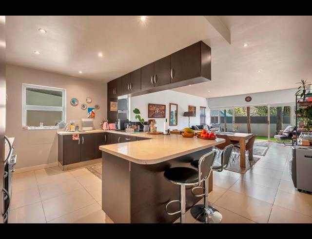 2 BEDROOM TOWNHOUSE FOR SALE IN OAKLANDS
